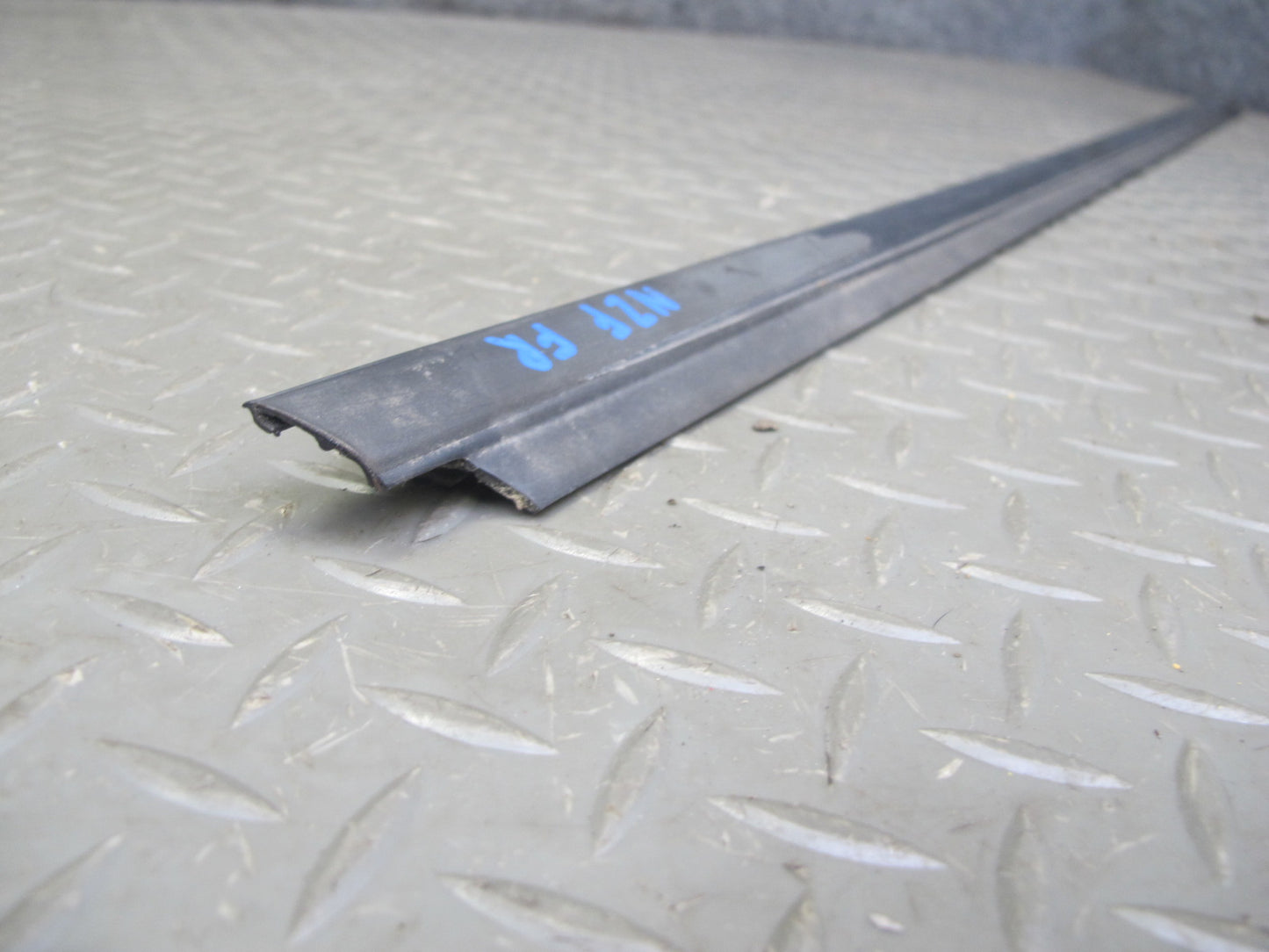 90-96 Nissan 300ZX Z32 2+0 Set of 2 Door Window Weatherstrip Seal Molding OEM