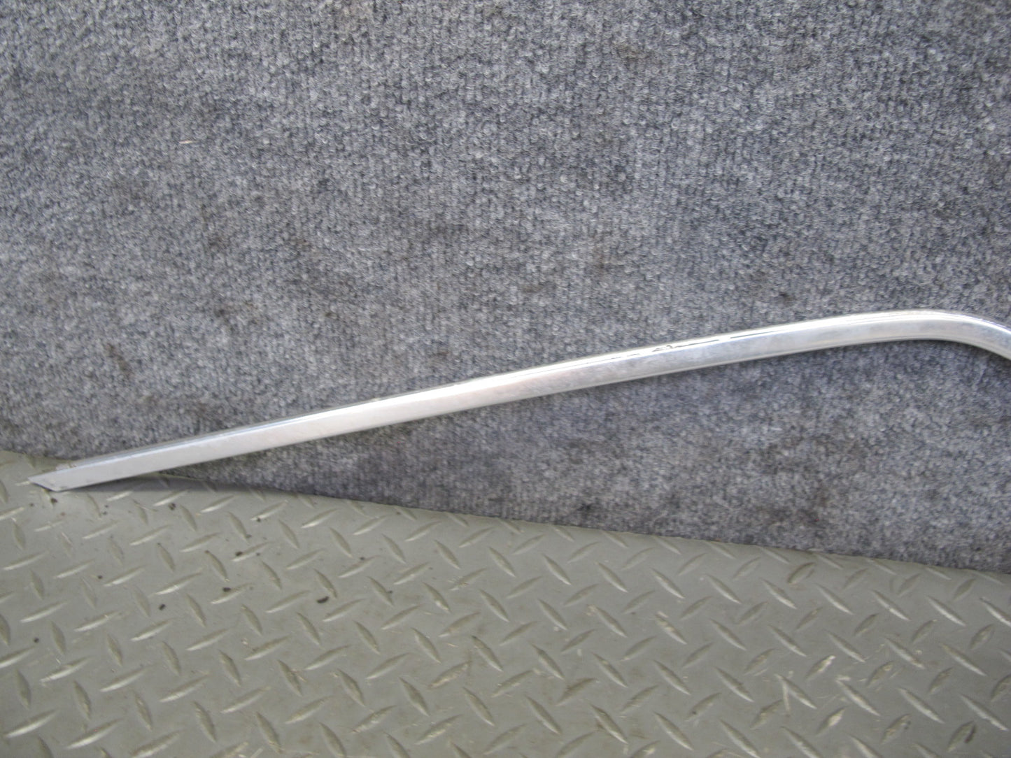 75-85 Mercedes W123 Front Right Door Chrome Trim Cover Molding Set OEM
