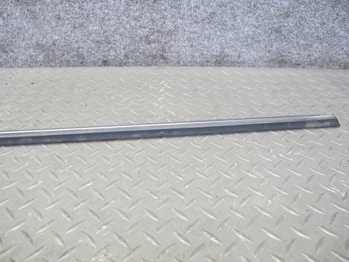 75-85 Mercedes W123 Front Right Door Chrome Trim Cover Molding Set OEM