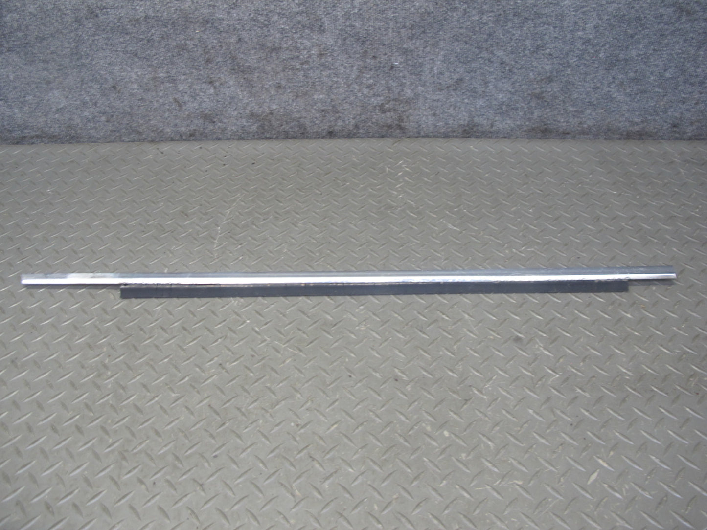 75-85 Mercedes W123 Front Right Door Chrome Trim Cover Molding Set OEM