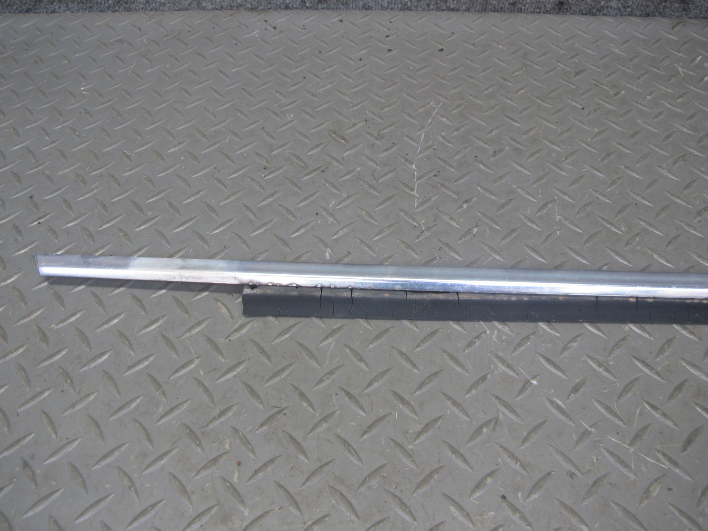 75-85 Mercedes W123 Front Right Door Chrome Trim Cover Molding Set OEM