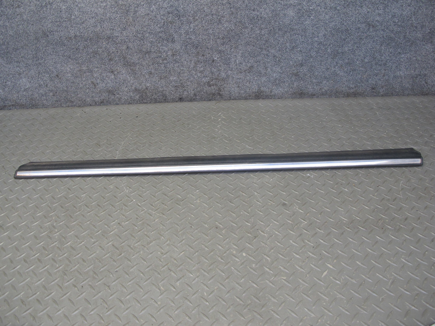 75-85 Mercedes W123 Front Right Door Chrome Trim Cover Molding Set OEM