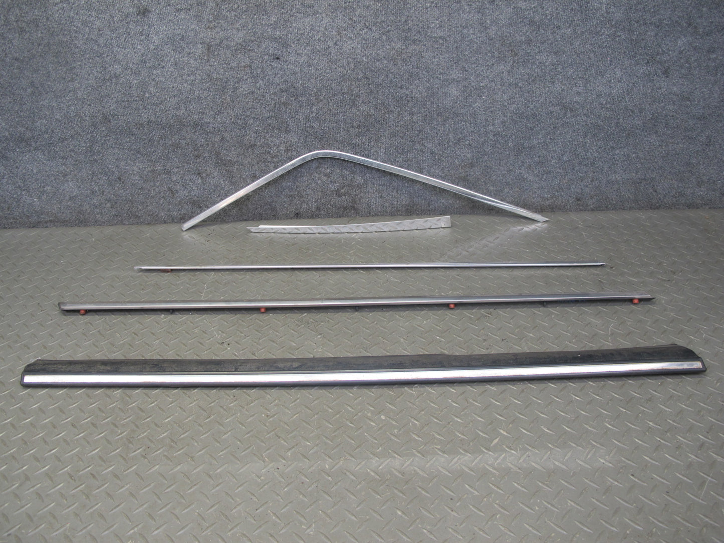 75-85 Mercedes W123 Front Left Door Chrome Trim Cover Molding Set OEM