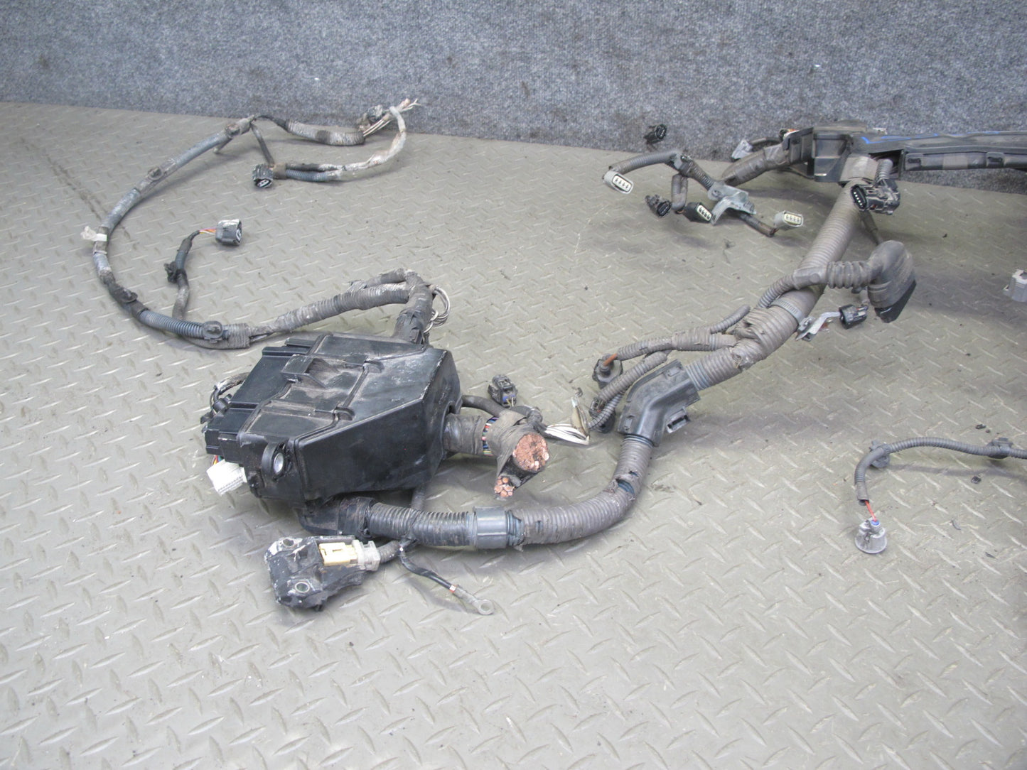 08-09 Lexus UVF46 LS600hL 2UR-FSE Engine Wire Wiring Harness Fuse Box Set OEM