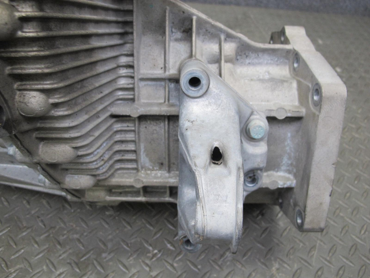 2003-2010 Porsche Cayenne 955 Turbo Transfer Case w Motor 0AD341041