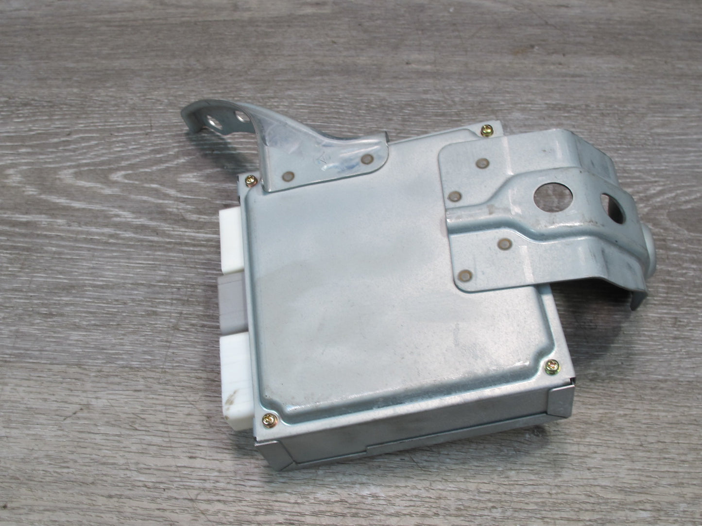 2003-2006 Lexus UZJ100L LX470 Power Steering Control Module W/ Bracket 89181-600