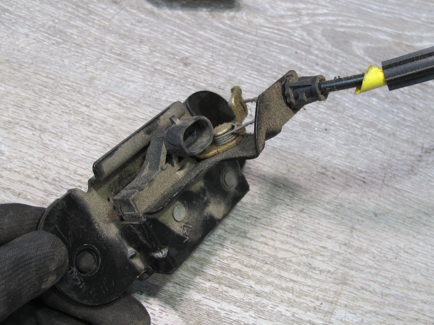 2003-2009 Hummer H2 Rear Trunk Lid Tailgate Liftgate Trunk Lock Latch Set