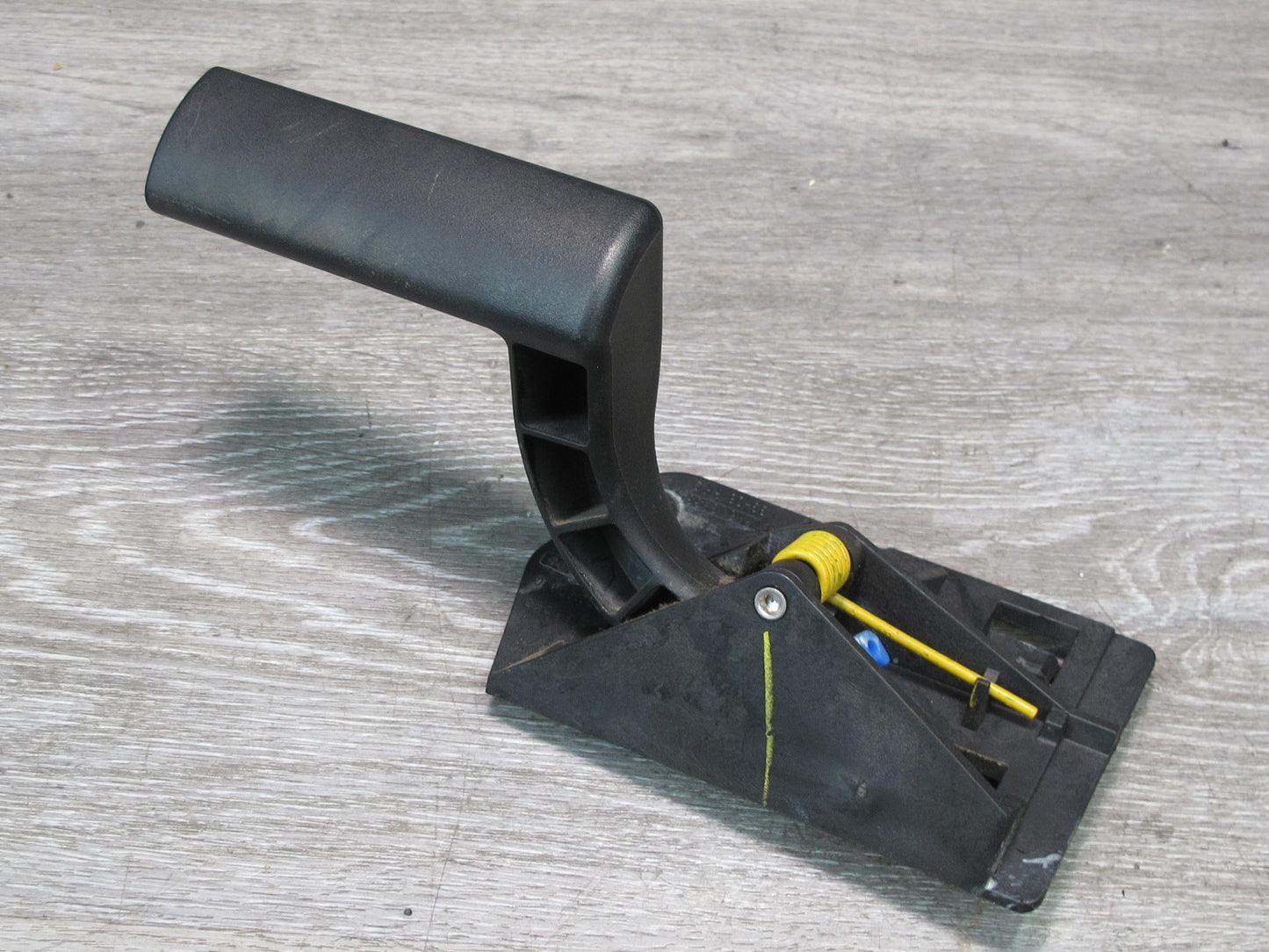 2003-2007 Hummer H2 Front Right Passenger Side Door Interior Handle