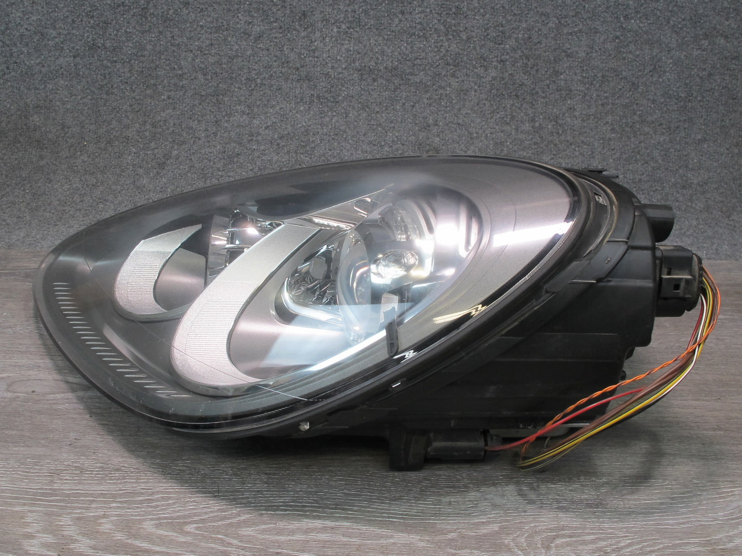 11-14 Porsche Cayenne 958 Front Left AFS Xenon HID Headlight Lamp Damaged Lens