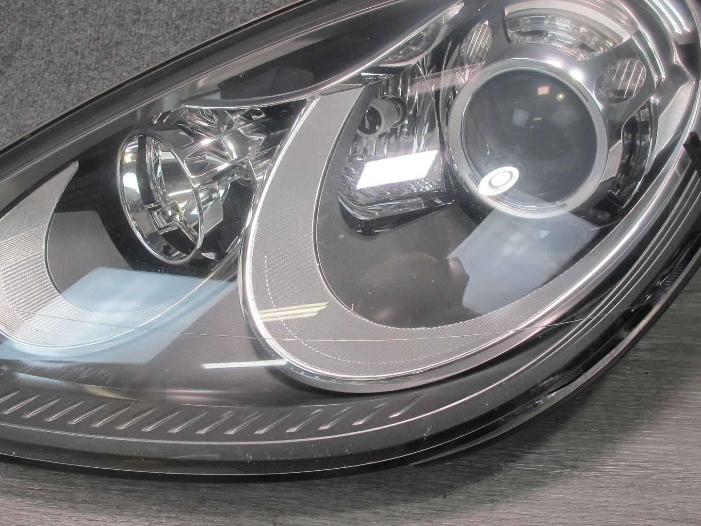 11-14 Porsche Cayenne 958 Front Left AFS Xenon HID Headlight Lamp Damaged Lens
