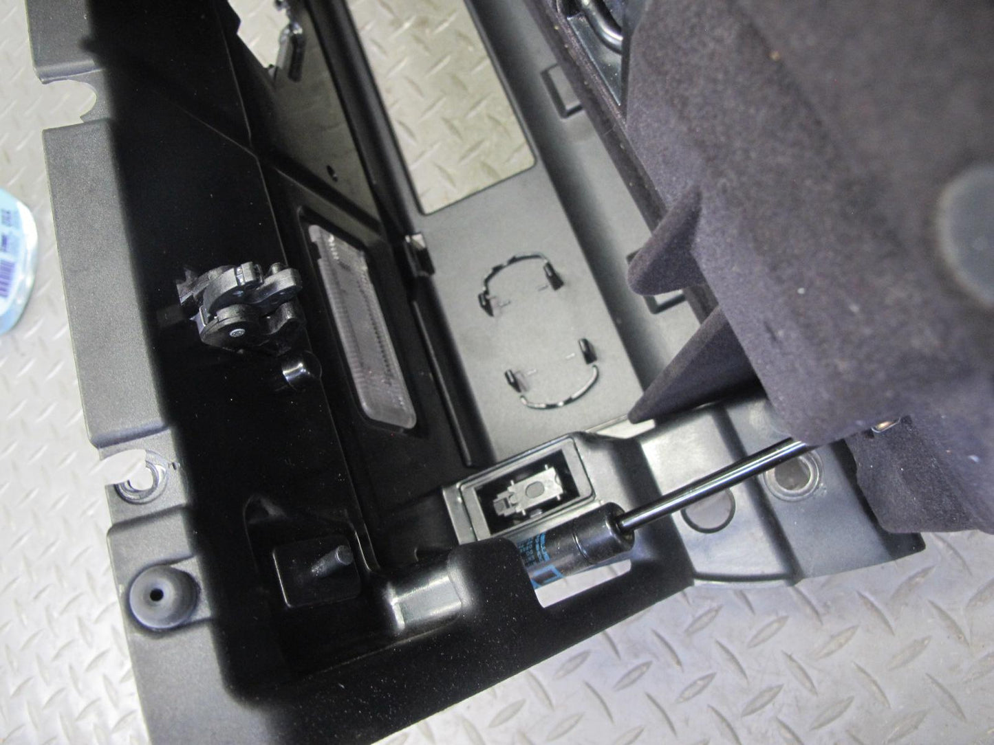 2006-2010 BMW E63 E64 Dash Front Right Glove Box Compartment Storage