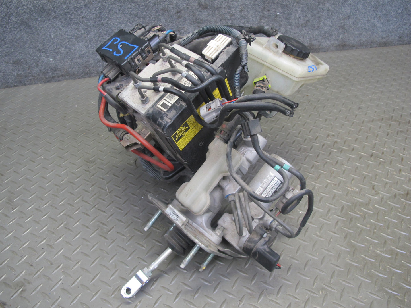 08-09 Lexus LS600h ABS Pump Stability Skid Control Module Brake Master Cylinder
