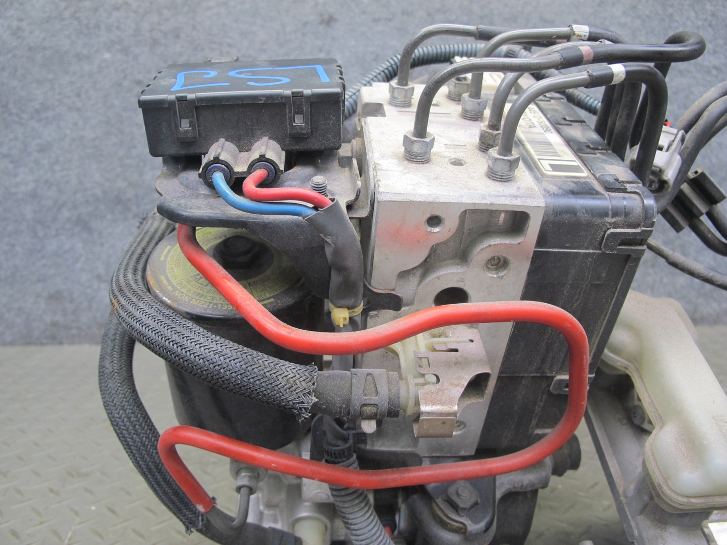08-09 Lexus LS600h ABS Pump Stability Skid Control Module Brake Master Cylinder