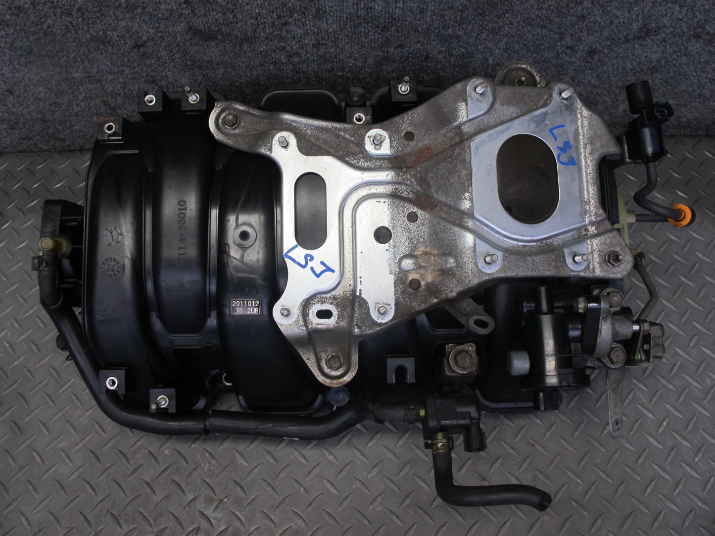 07-17 Lexus UVF46 LS600hL LS460 Engine Air Intake Manifold 17120-38021 OEM