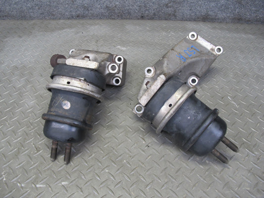 08-17 Lexus UVF46 LS600h 2URFSE Set of 2 Engine Motor Mount Support OEM