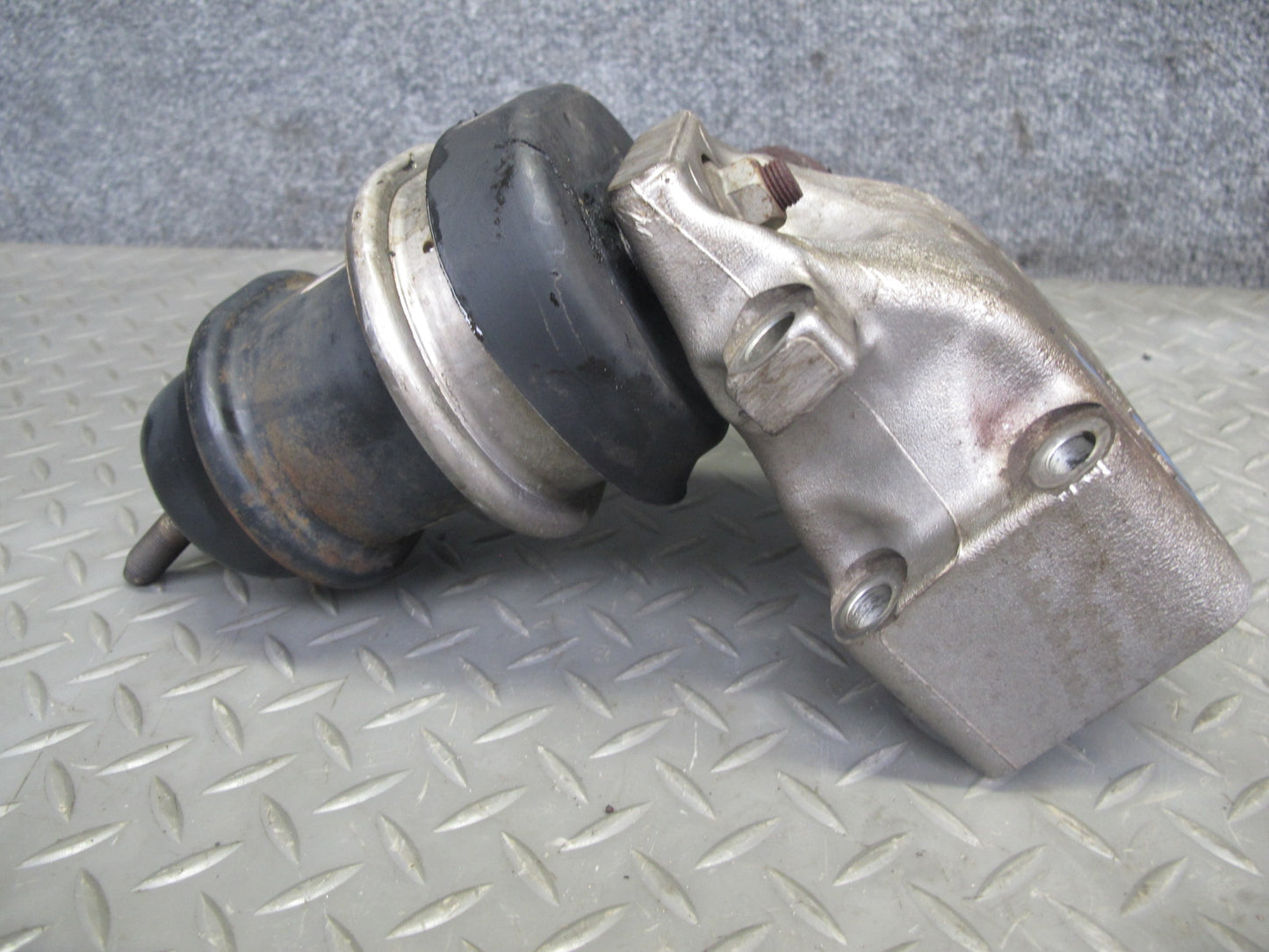 08-17 Lexus UVF46 LS600h 2URFSE Set of 2 Engine Motor Mount Support OEM