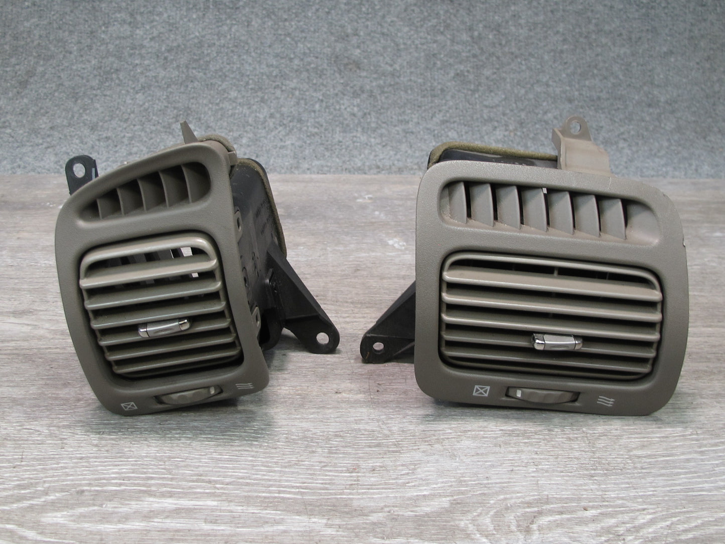 2003-2007 Lexus LX470 Right & Left Side Dash A/C Heater Air Vent Grille Set