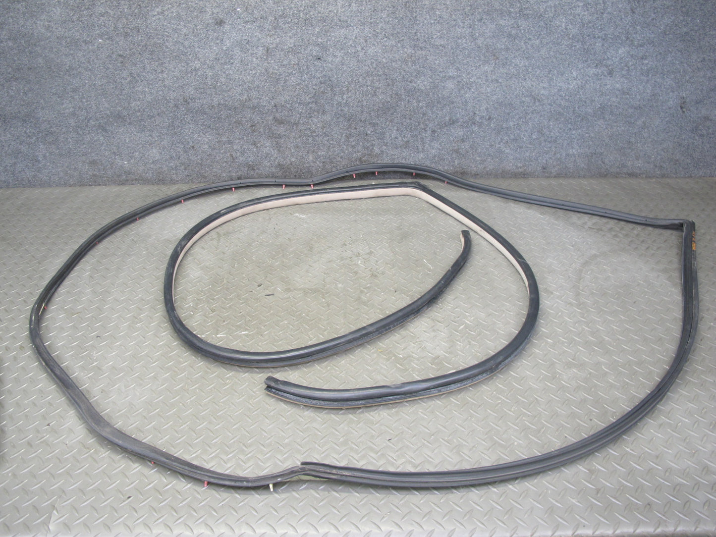 2003-2007 Lexus LX470 Front Left Side Door Weatherstrip Rubber Seal Set of 2