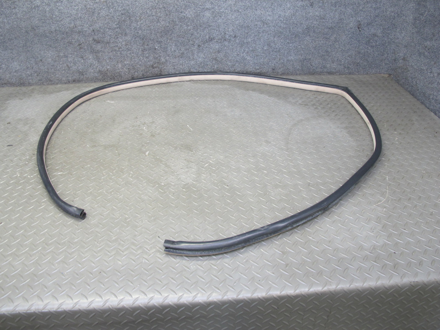 2003-2007 Lexus LX470 Front Left Side Door Weatherstrip Rubber Seal Set of 2