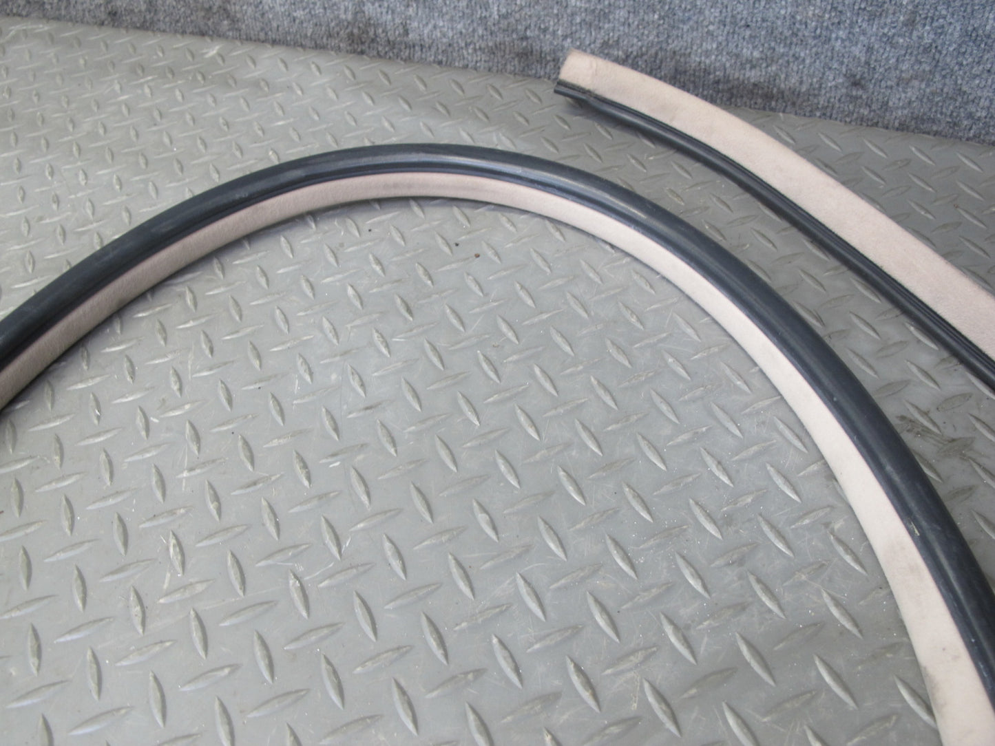 2003-2007 Lexus LX470 Front Left Side Door Weatherstrip Rubber Seal Set of 2