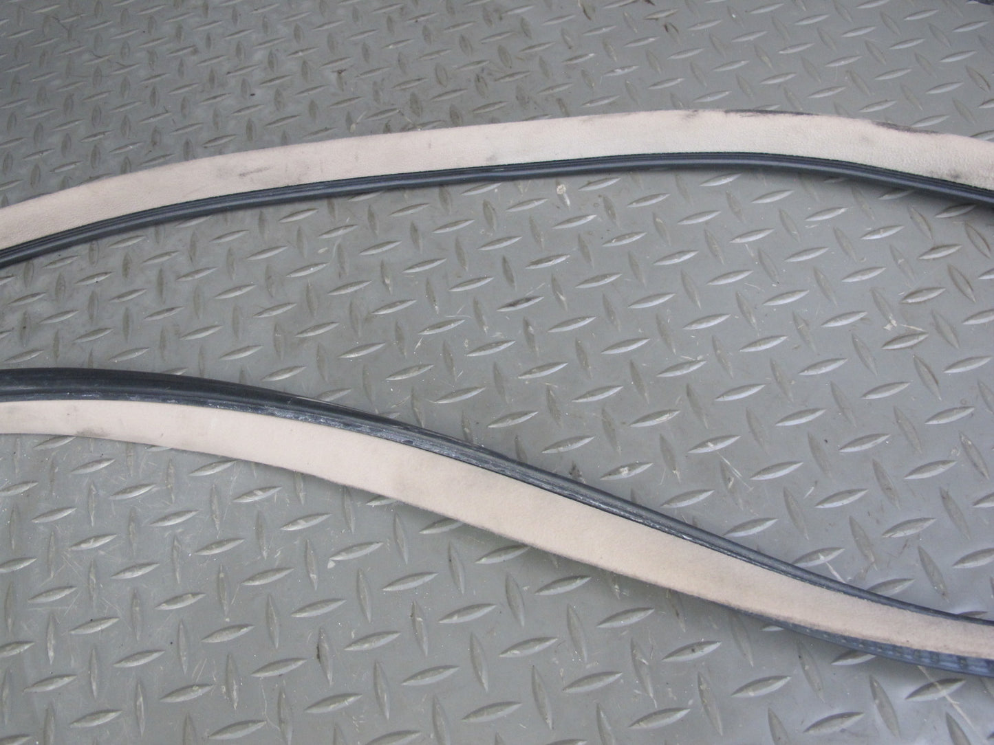 2003-2007 Lexus LX470 Front Left Side Door Weatherstrip Rubber Seal Set of 2