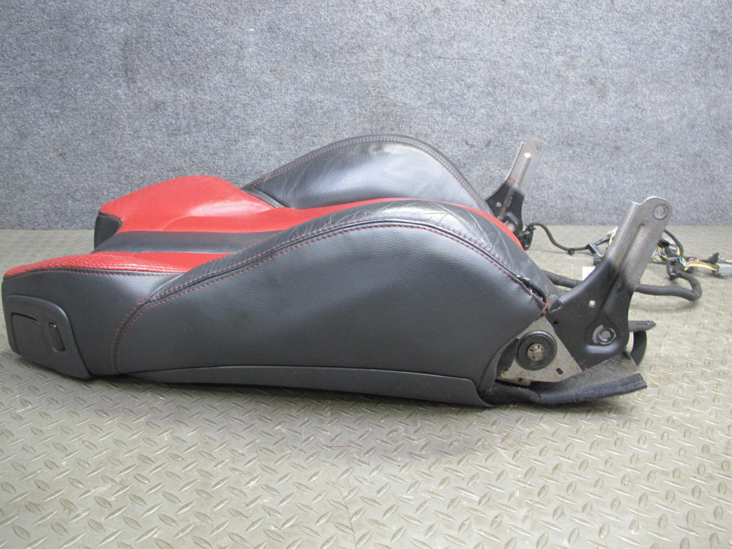 12-15 Range Rover Evoque 2DR L538 Front Right Seat Upper Leather Cushion