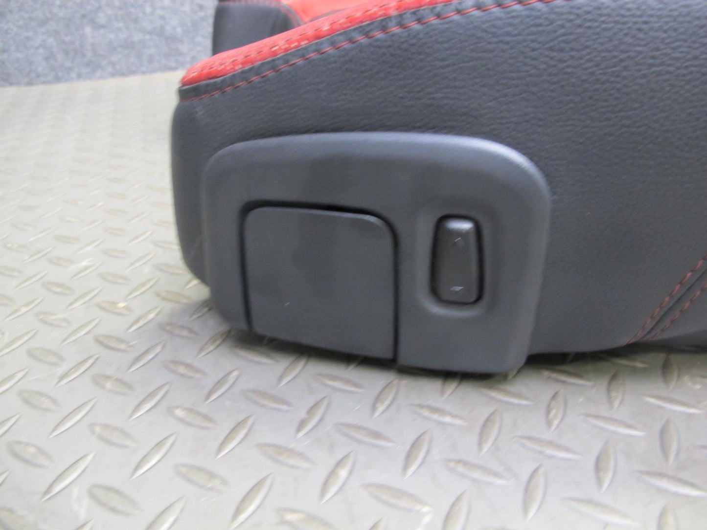 12-15 Range Rover Evoque 2DR L538 Front Right Seat Upper Leather Cushion