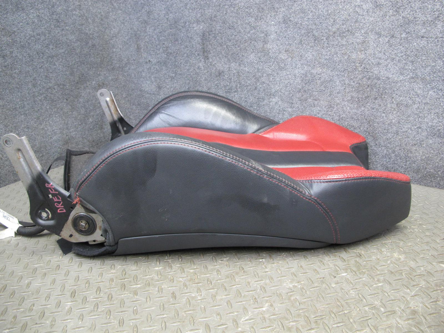 12-15 Range Rover Evoque 2DR L538 Front Right Seat Upper Leather Cushion