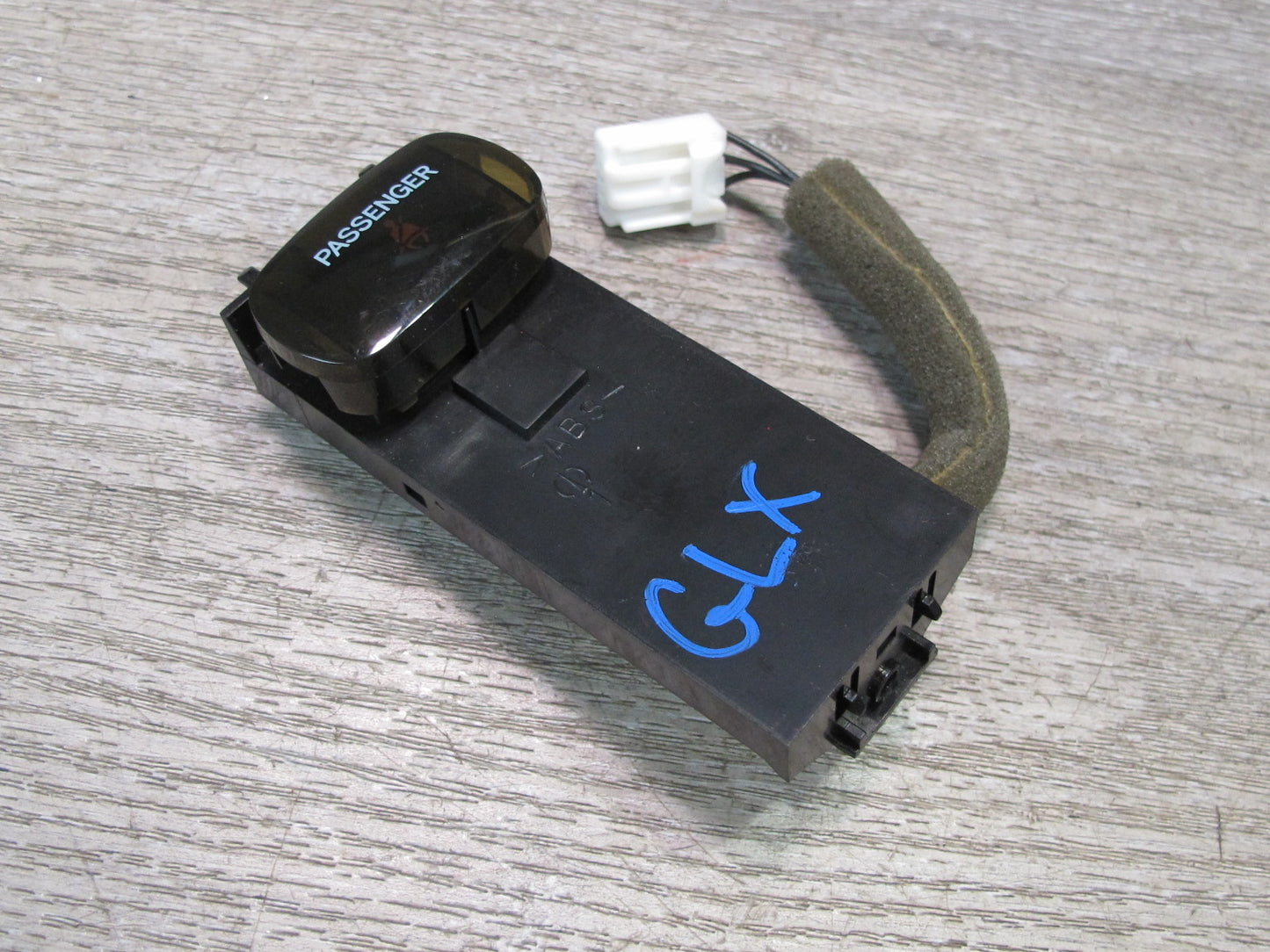 2003-2007 Lexus UZJ100L LX470 Front Right Passenger Side Seat Belt Warning Lamp