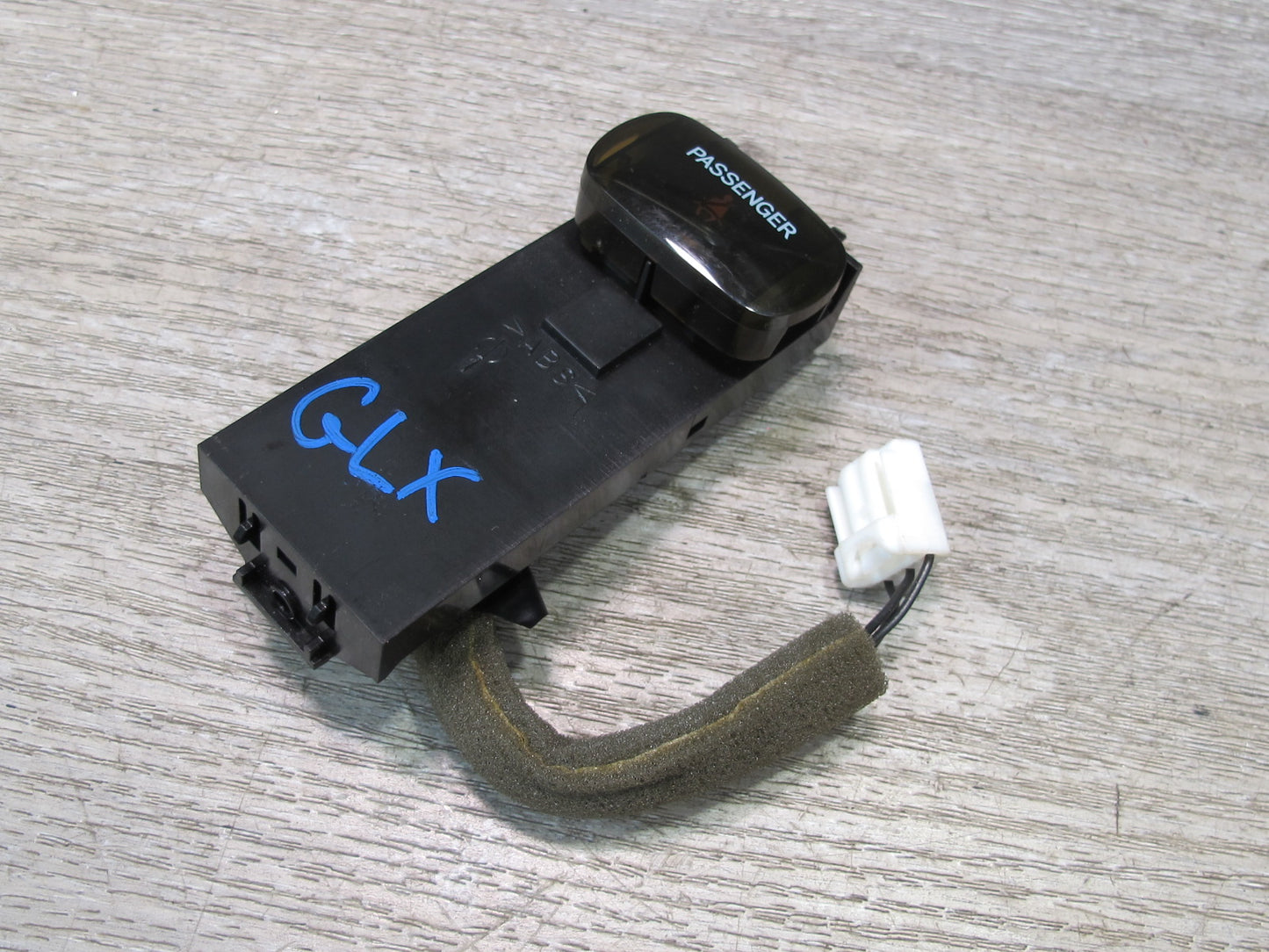 2003-2007 Lexus UZJ100L LX470 Front Right Passenger Side Seat Belt Warning Lamp
