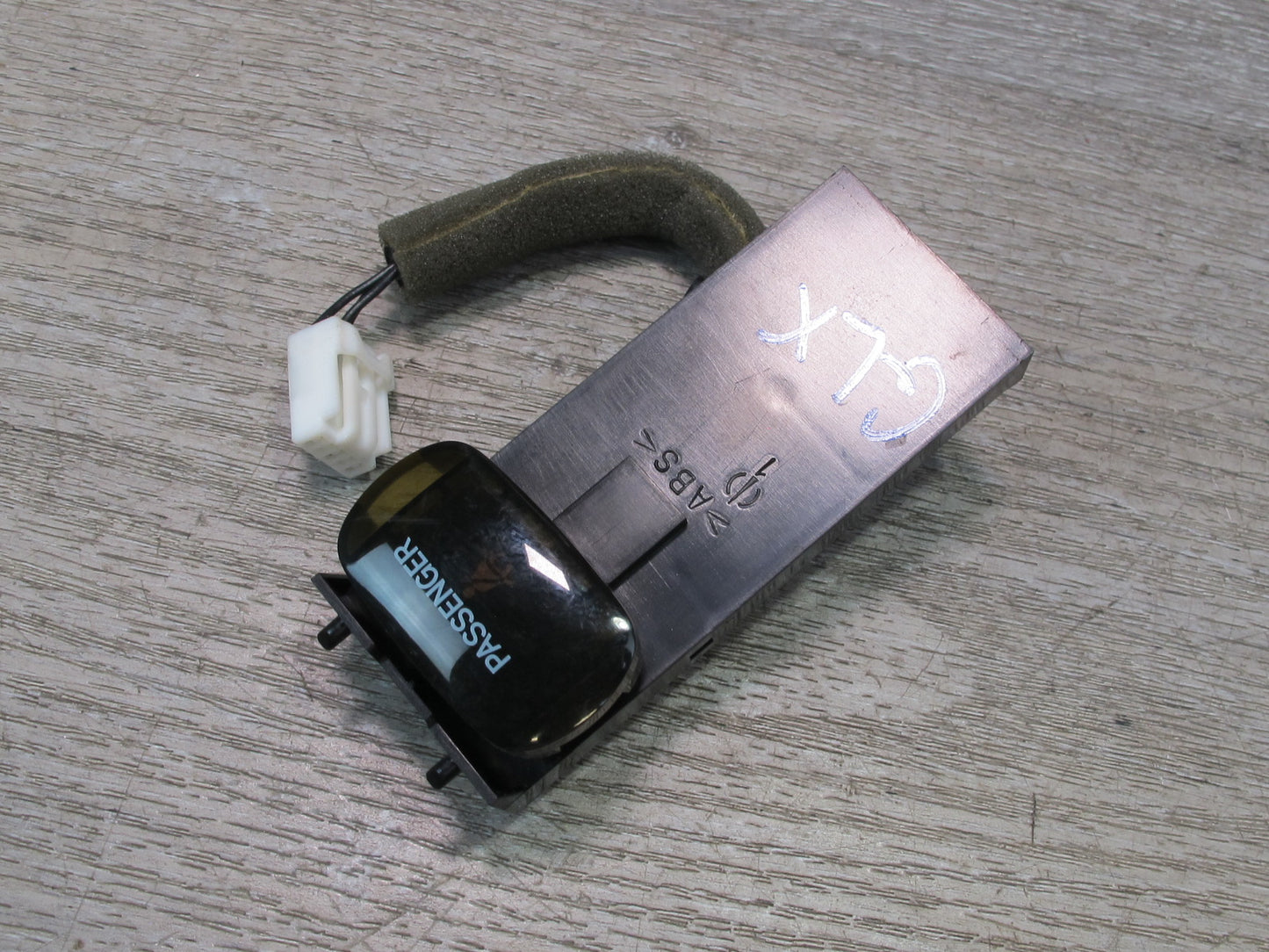 2003-2007 Lexus UZJ100L LX470 Front Right Passenger Side Seat Belt Warning Lamp