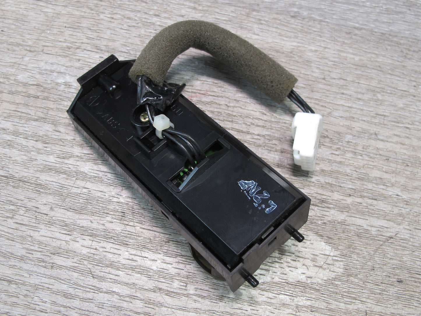 2003-2007 Lexus UZJ100L LX470 Front Right Passenger Side Seat Belt Warning Lamp