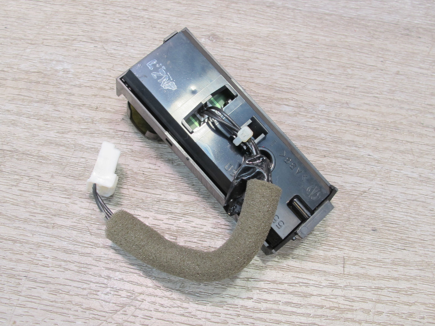 2003-2007 Lexus UZJ100L LX470 Front Right Passenger Side Seat Belt Warning Lamp