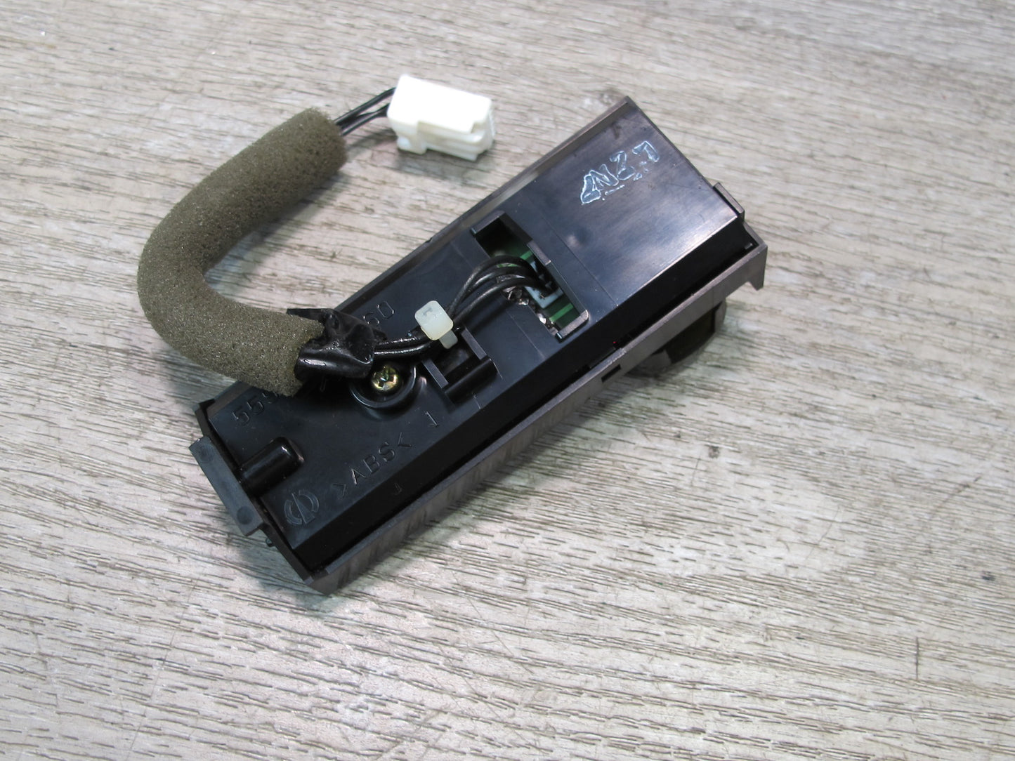 2003-2007 Lexus UZJ100L LX470 Front Right Passenger Side Seat Belt Warning Lamp