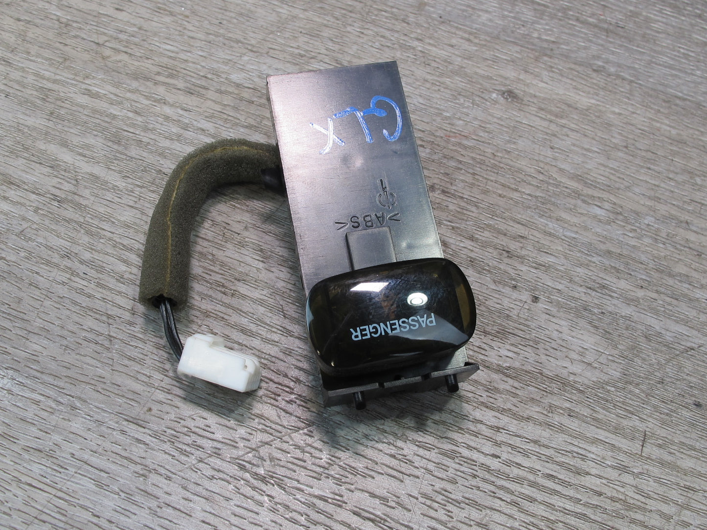 2003-2007 Lexus UZJ100L LX470 Front Right Passenger Side Seat Belt Warning Lamp
