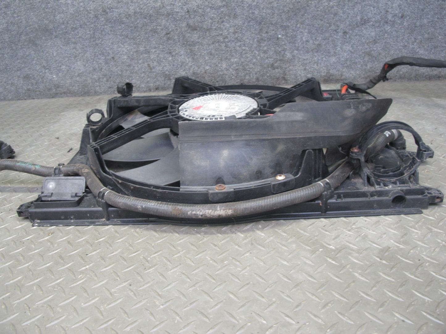 2015-2020 BMW F82 M4 Engine Radiator Cooling Fan Motor Shroud 7850474