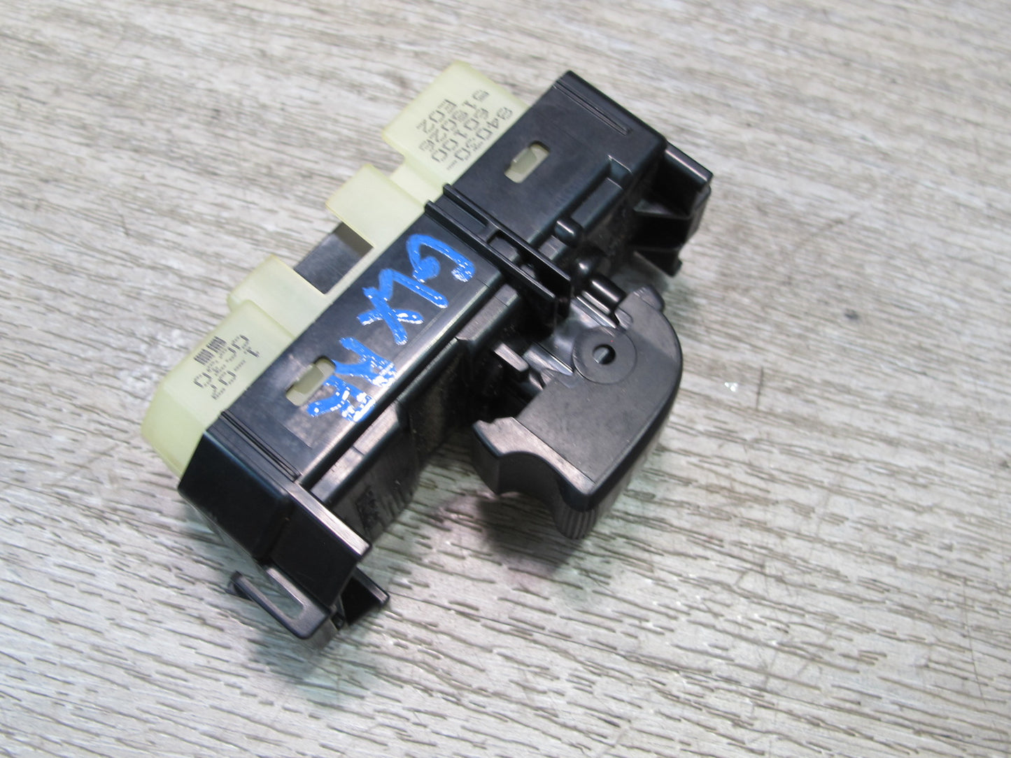 2003-2007 Lexus UZJ100L LX470 Rear Right Passenger Side Power Window Switch