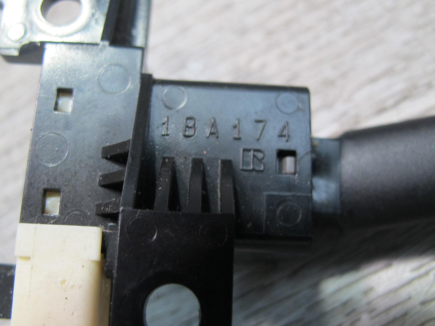 2003-2007 Lexus UZJ100L LX470 Steering Column Cruise Control Switch