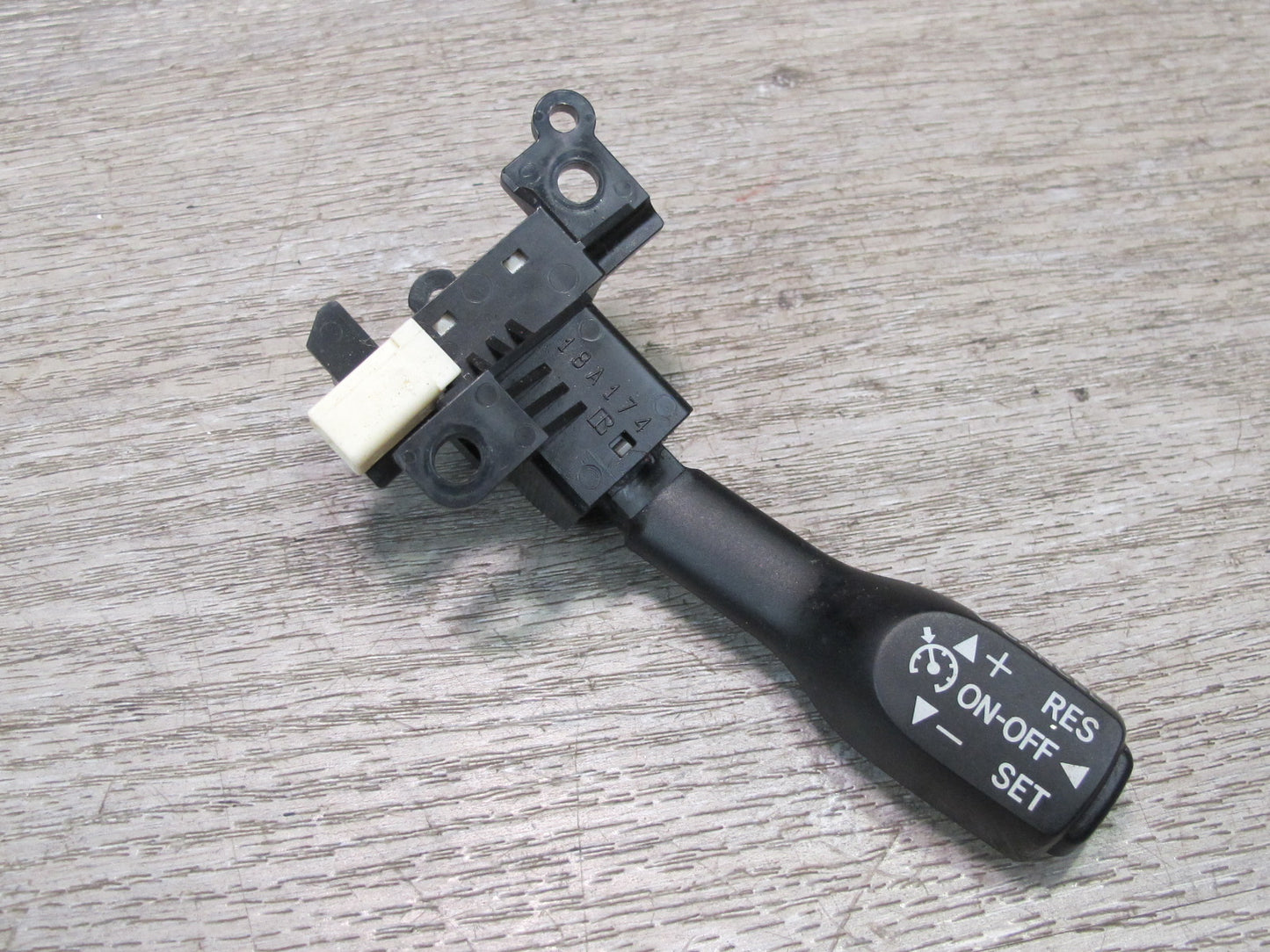 2003-2007 Lexus UZJ100L LX470 Steering Column Cruise Control Switch