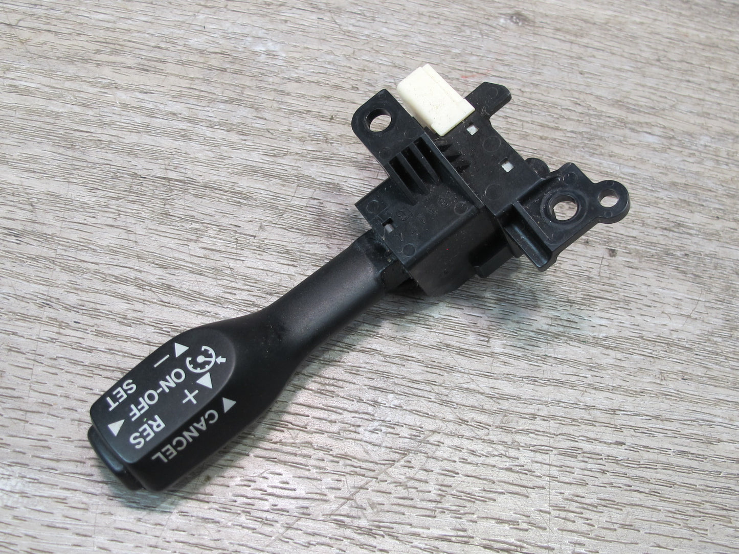 2003-2007 Lexus UZJ100L LX470 Steering Column Cruise Control Switch