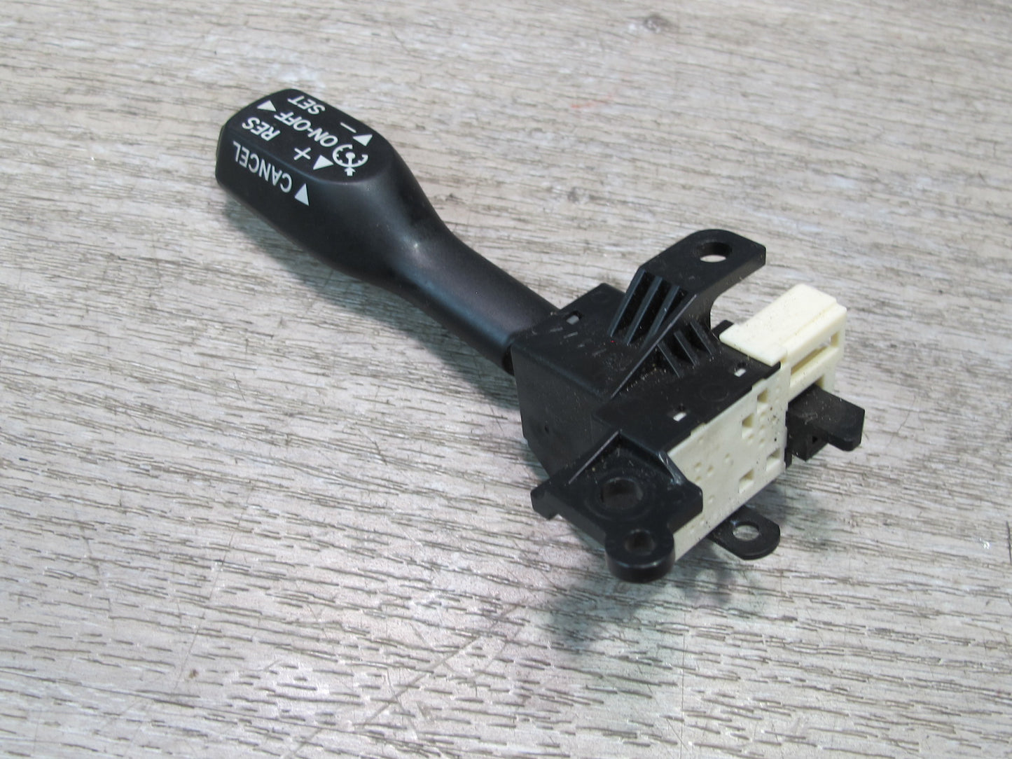 2003-2007 Lexus UZJ100L LX470 Steering Column Cruise Control Switch