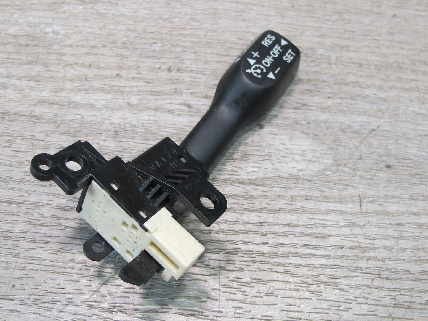 2003-2007 Lexus UZJ100L LX470 Steering Column Cruise Control Switch