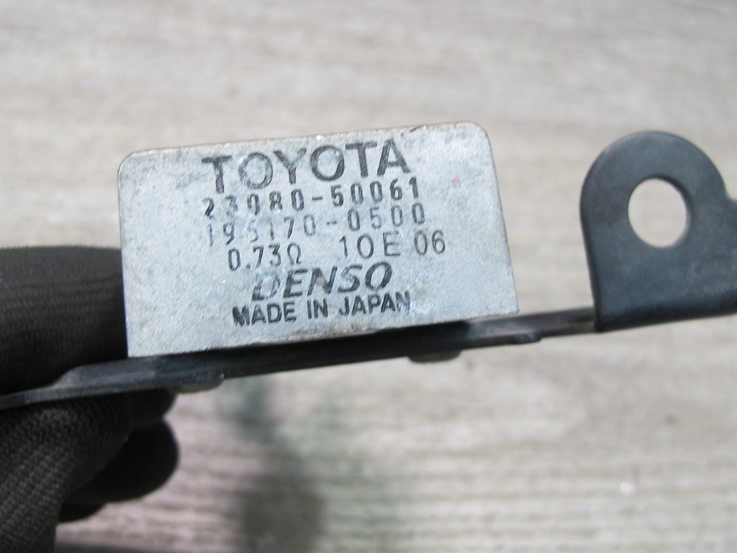 2003-2007 Lexus UZJ100L LX470 Fuel Pump Resistor Module 23080-50061