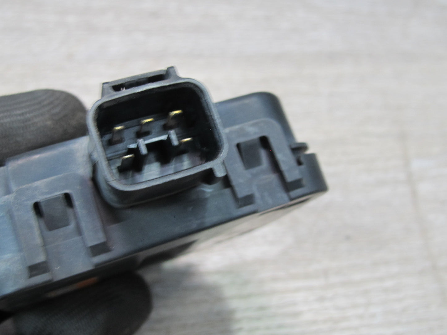 2003-2007 Lexus UZJ100L LX470 Smoke Sensor W/bracket 88898-60030