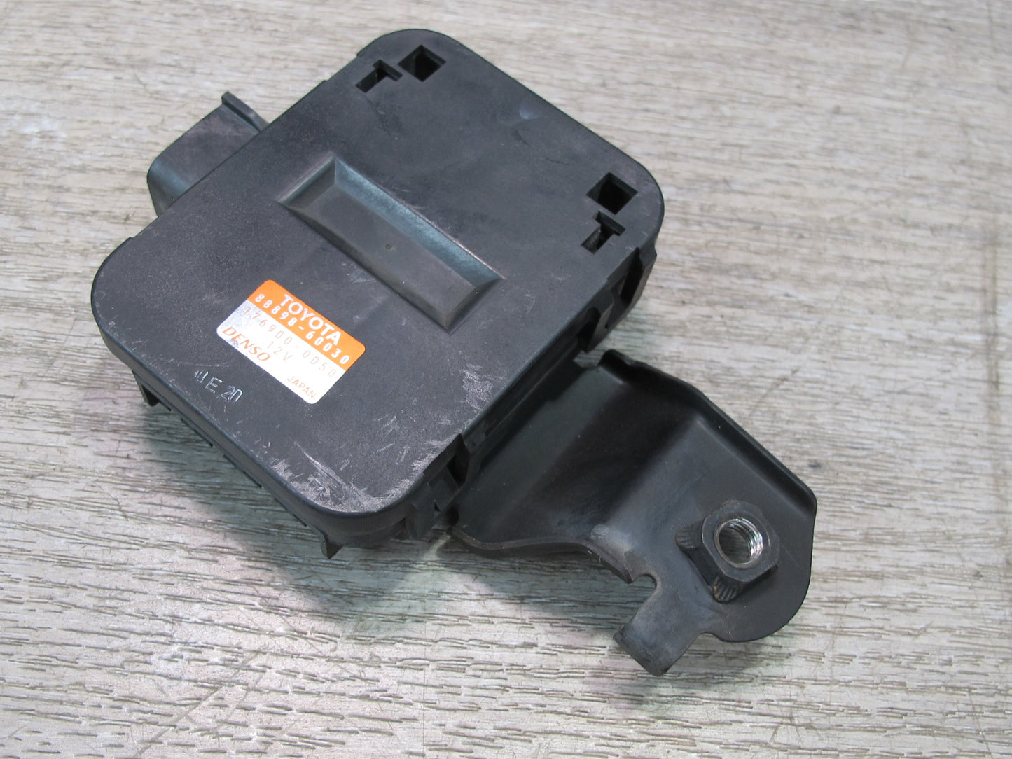 2003-2007 Lexus UZJ100L LX470 Smoke Sensor W/bracket 88898-60030