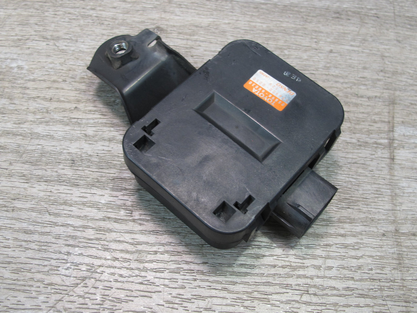 2003-2007 Lexus UZJ100L LX470 Smoke Sensor W/bracket 88898-60030