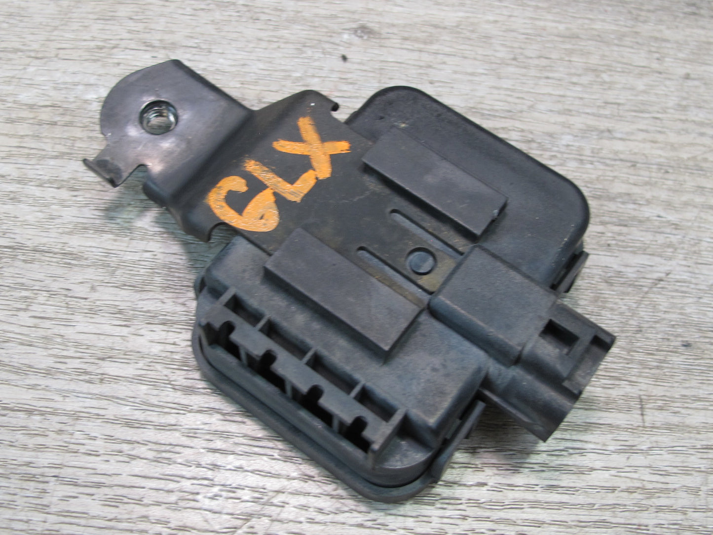 2003-2007 Lexus UZJ100L LX470 Smoke Sensor W/bracket 88898-60030