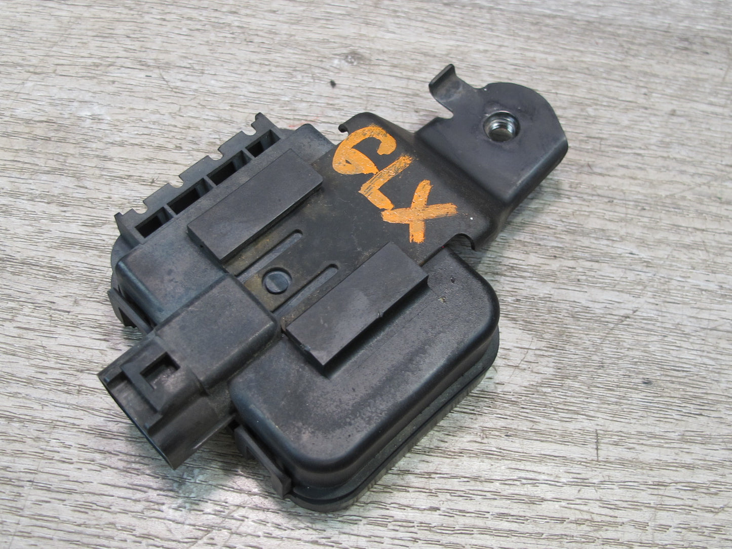 2003-2007 Lexus UZJ100L LX470 Smoke Sensor W/bracket 88898-60030