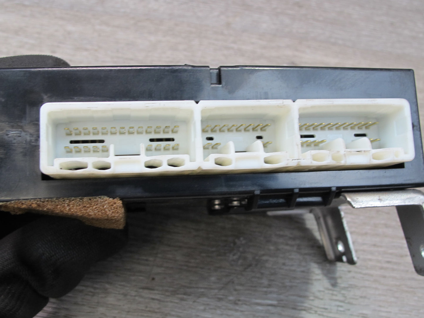 2003-2007 Lexus UZJ100L LX470 Rear A/C Air Condition Amplifier 88650-60362
