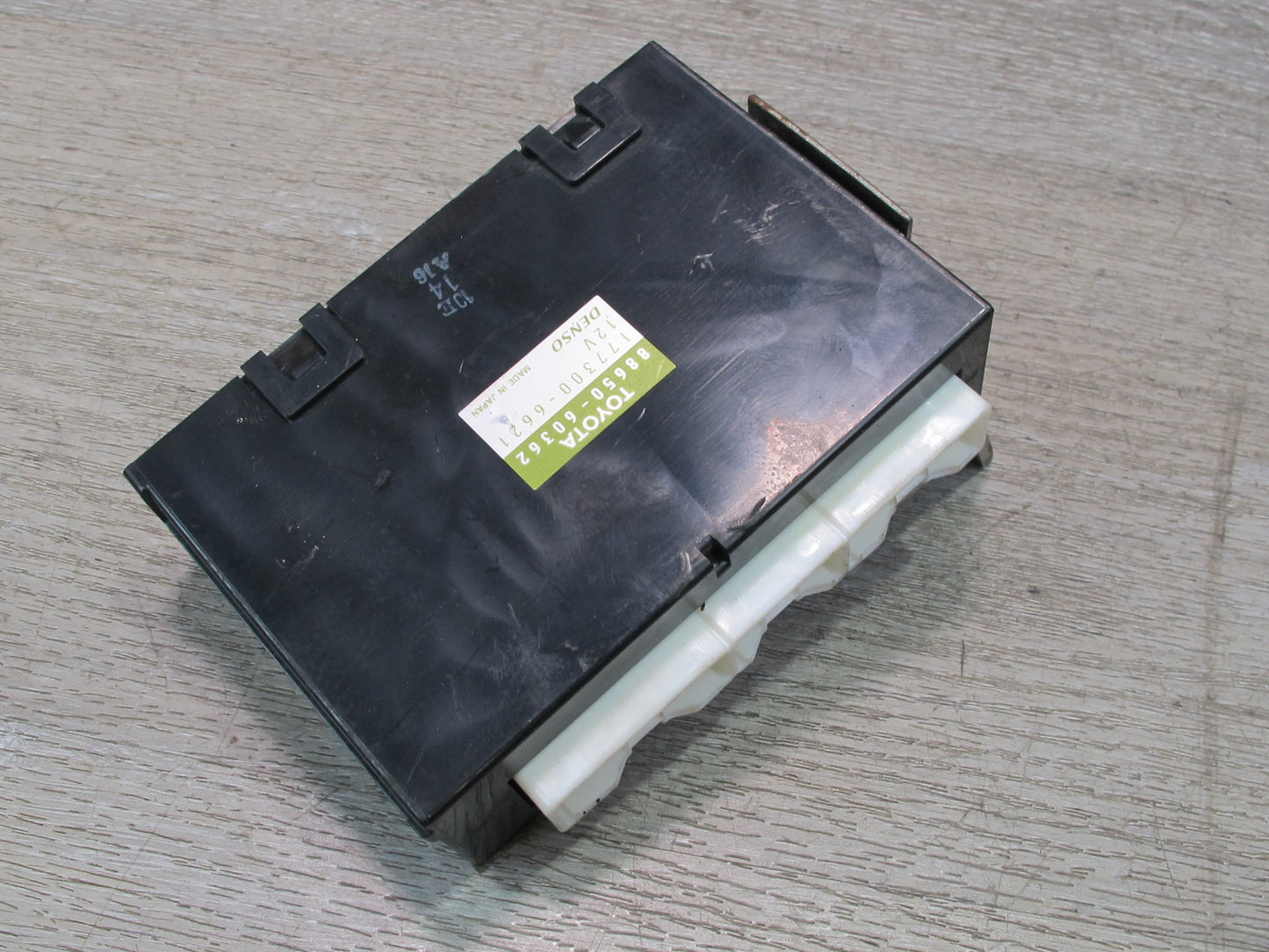 2003-2007 Lexus UZJ100L LX470 Rear A/C Air Condition Amplifier 88650-60362